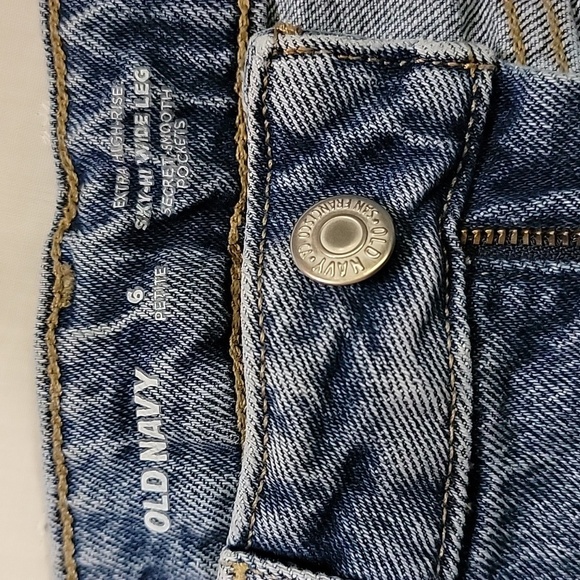 Women's Old Navy Sky-Hi Wide Leg Jeans, Washed Blue, Size 6 Petite, Pre-Owned - Picture 4 of 10